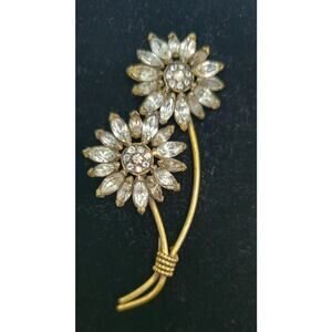 Stunning Gold Tone Double Flower Rhinestone Brooch